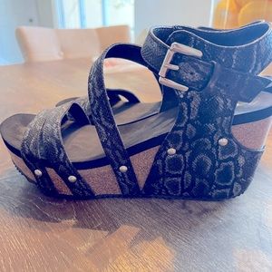 Volatile wedges size 8